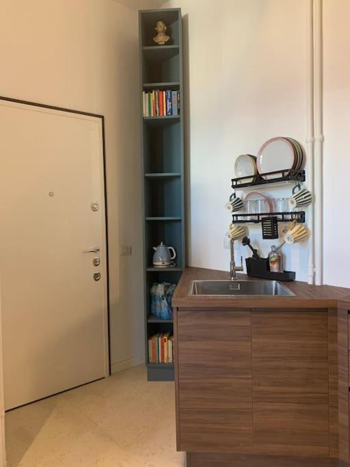 Lovely Studio Flat In Bocconi ميلان المظهر الخارجي الصورة
