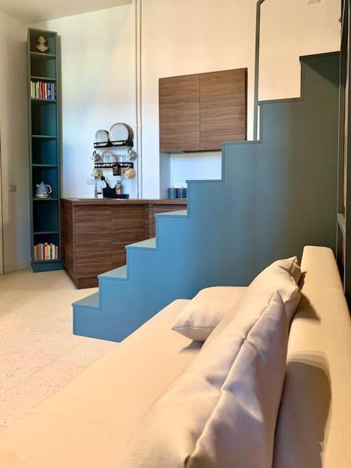 Lovely Studio Flat In Bocconi ميلان المظهر الخارجي الصورة